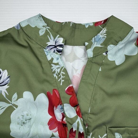 Green Floral Blouse Size Medium V Neck Buttons Short Sleeve Printed Lightweight - Picture 2 of 6